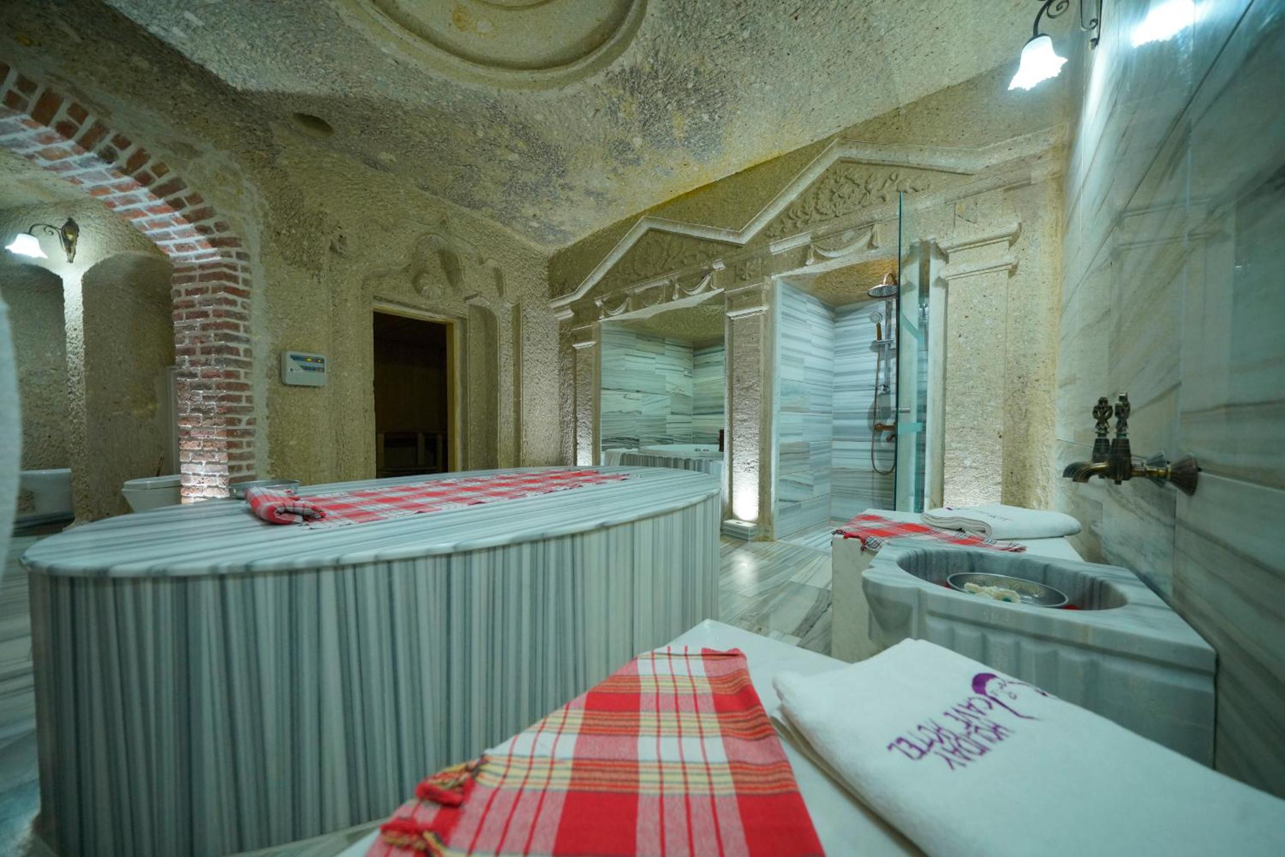 Holiday Cave Hotel - Image 223