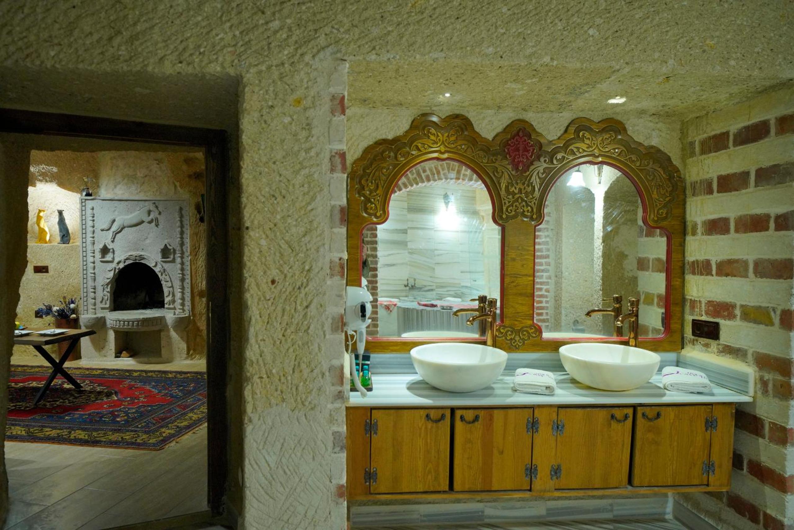 Holiday Cave Hotel - Image 126