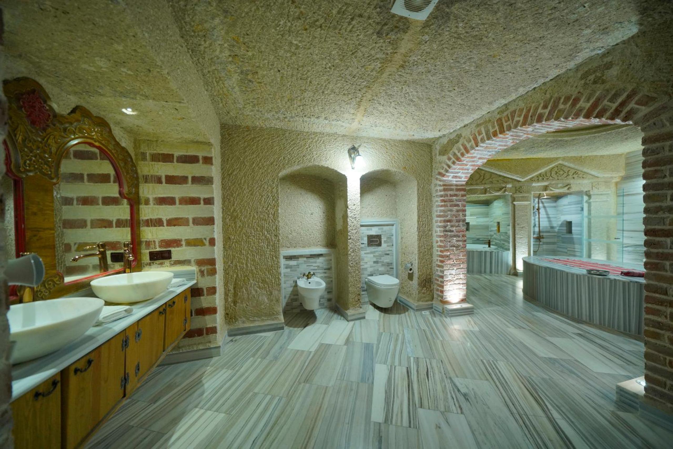 Holiday Cave Hotel - Image 129