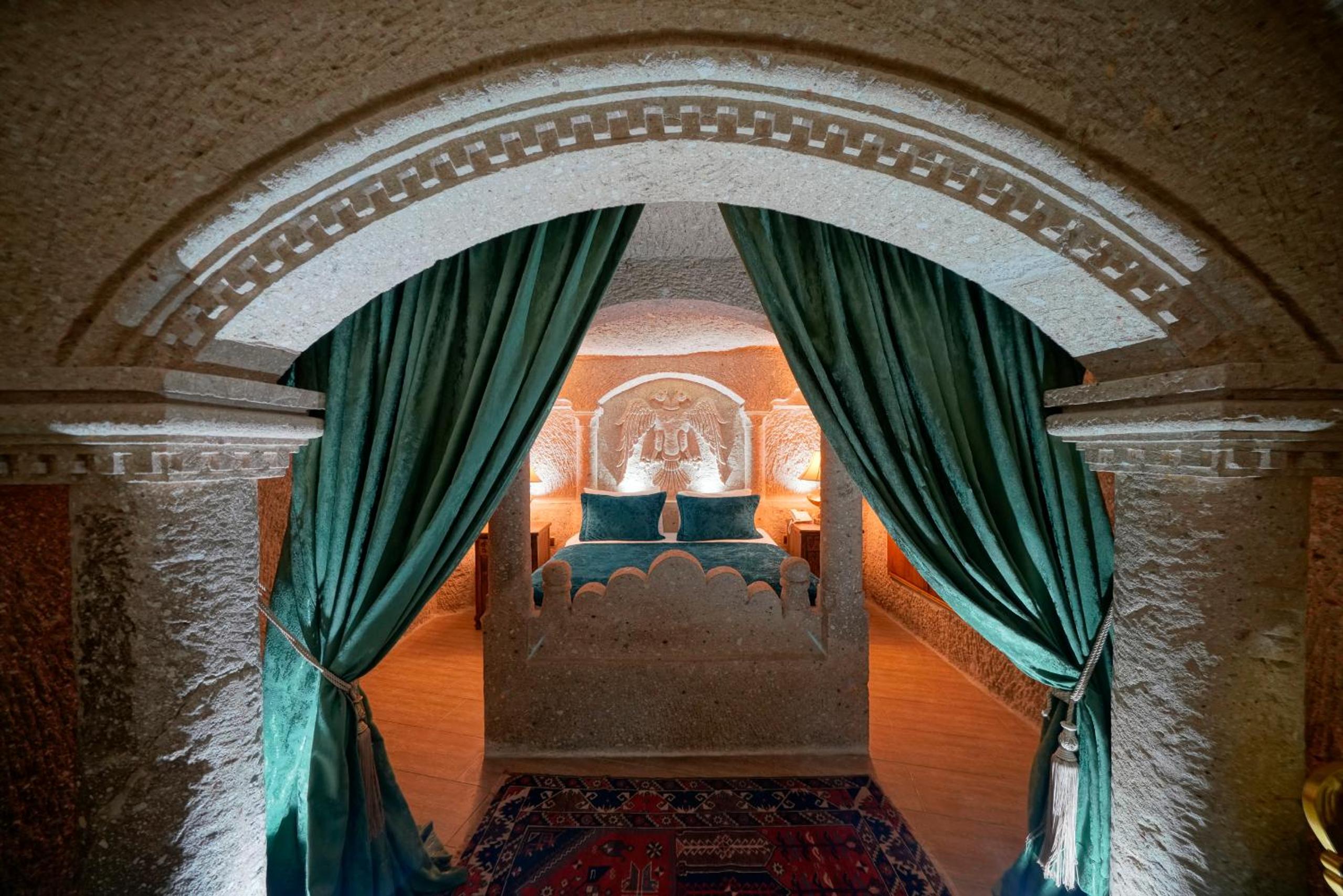 Holiday Cave Hotel - Image 80