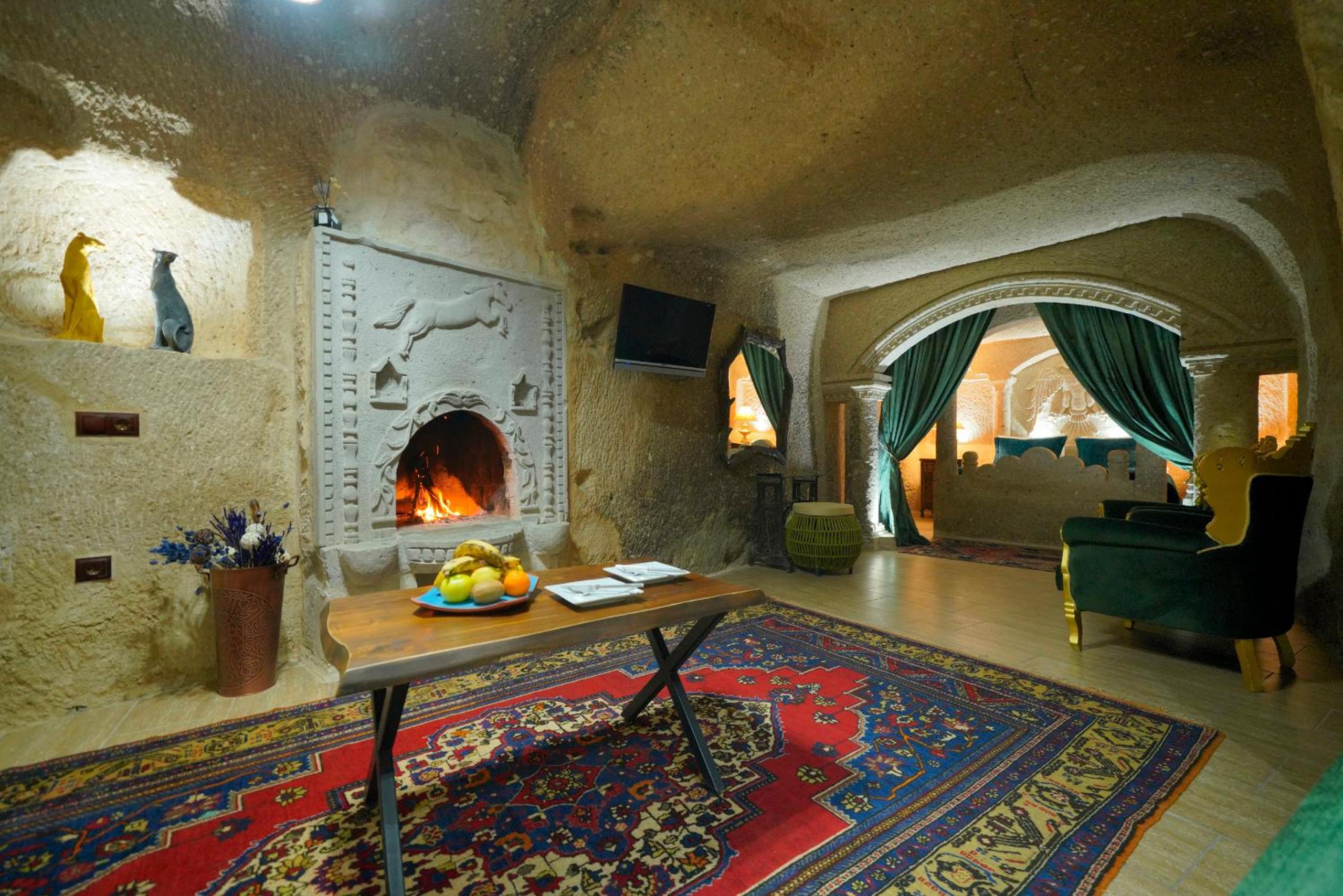 Holiday Cave Hotel - Image 83