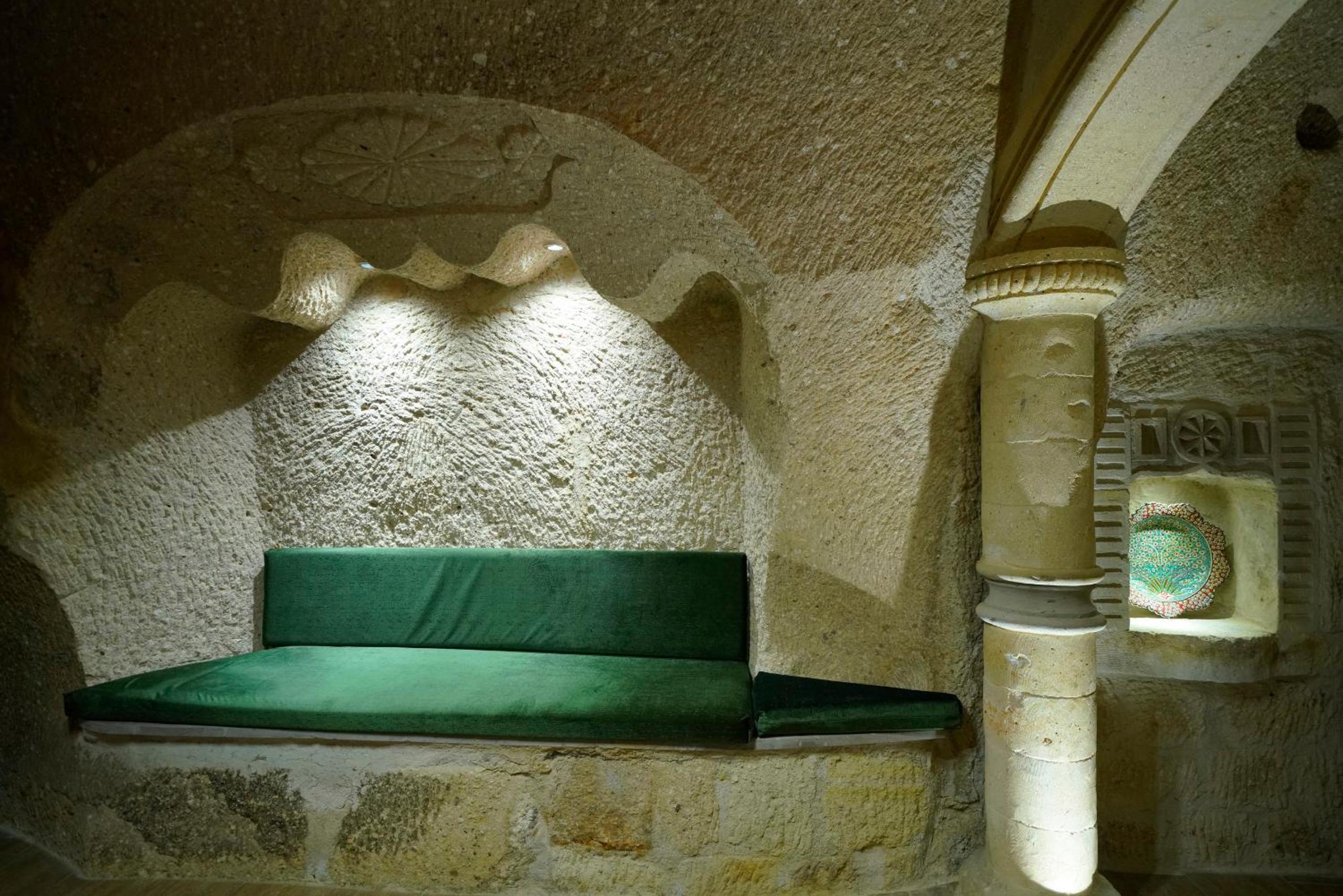 Holiday Cave Hotel - Image 145