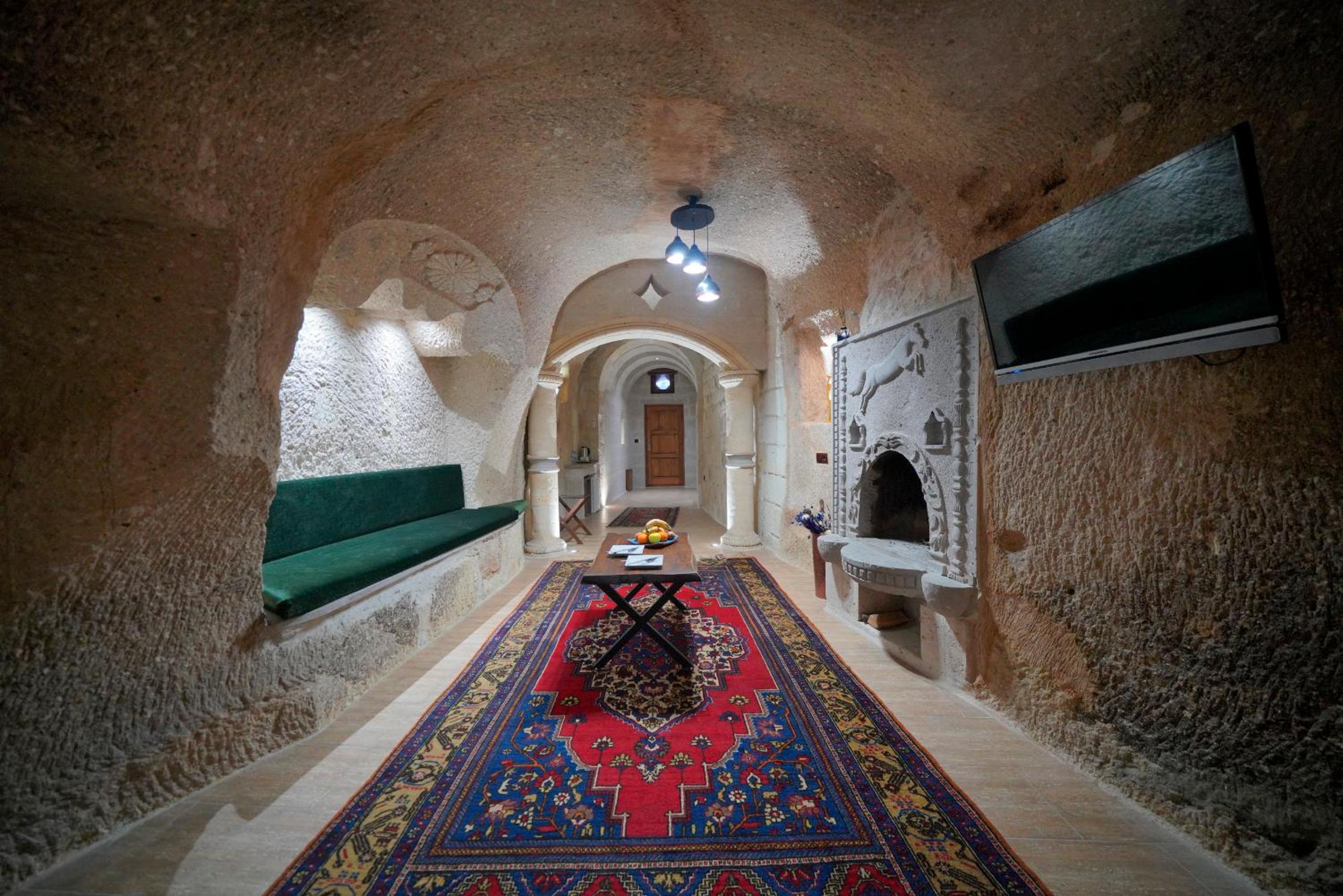 Holiday Cave Hotel - Image 82