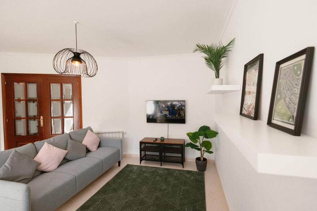 Casa Bella Lalin- 4 Double bedroom Galician Country Home! view 3