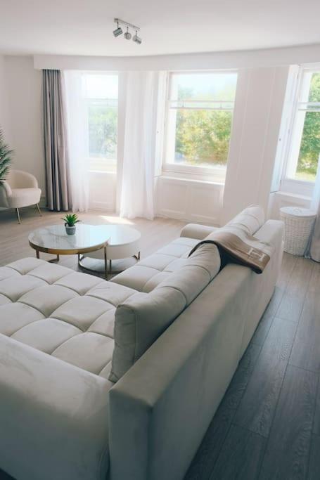Brighton Apartment by Pier view 5