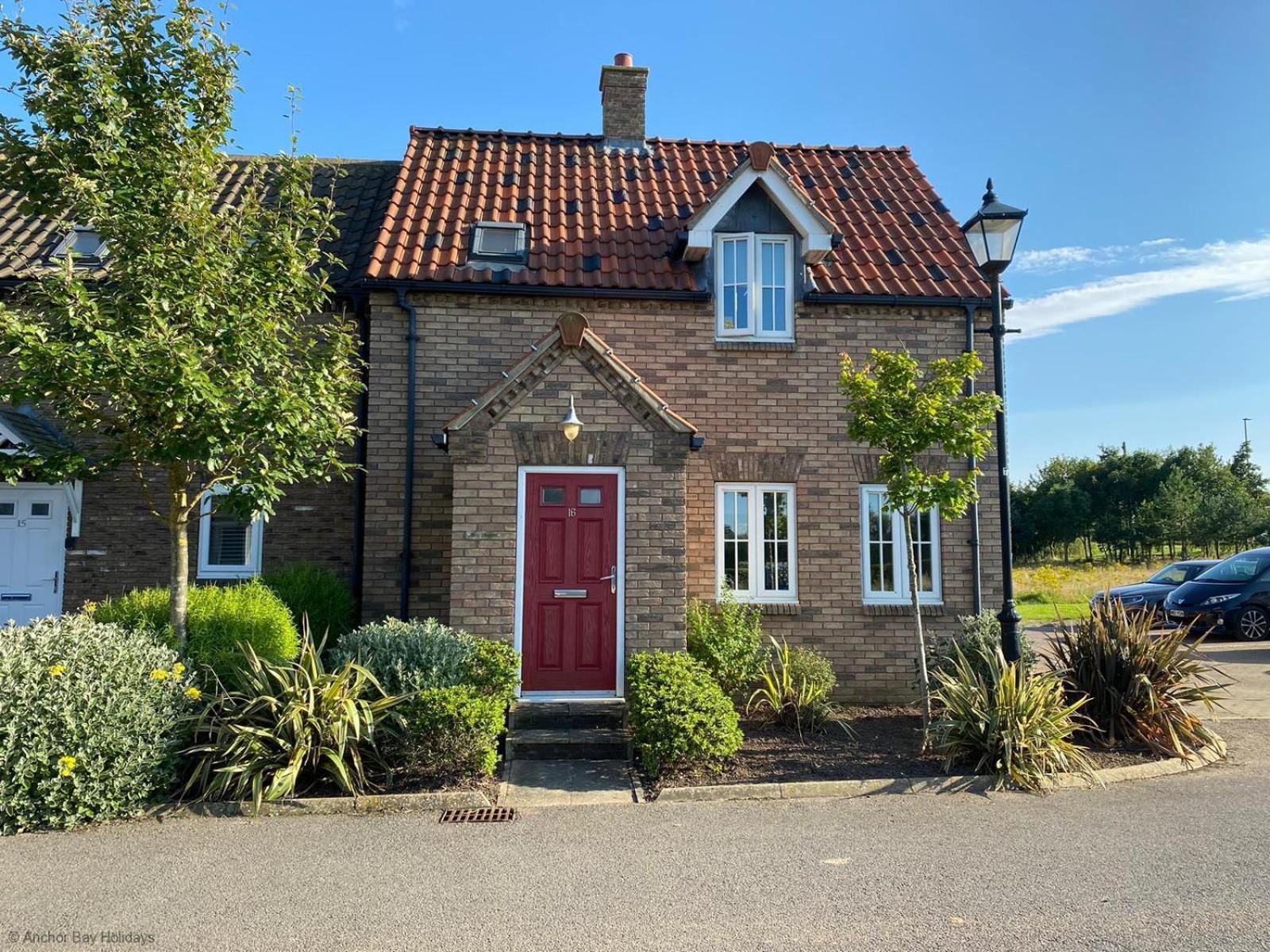 Bay Dream - Part of the The Bay Filey Holiday Village with pool, gym and direct beach access, pub, restaurant, tennis and meadows walks