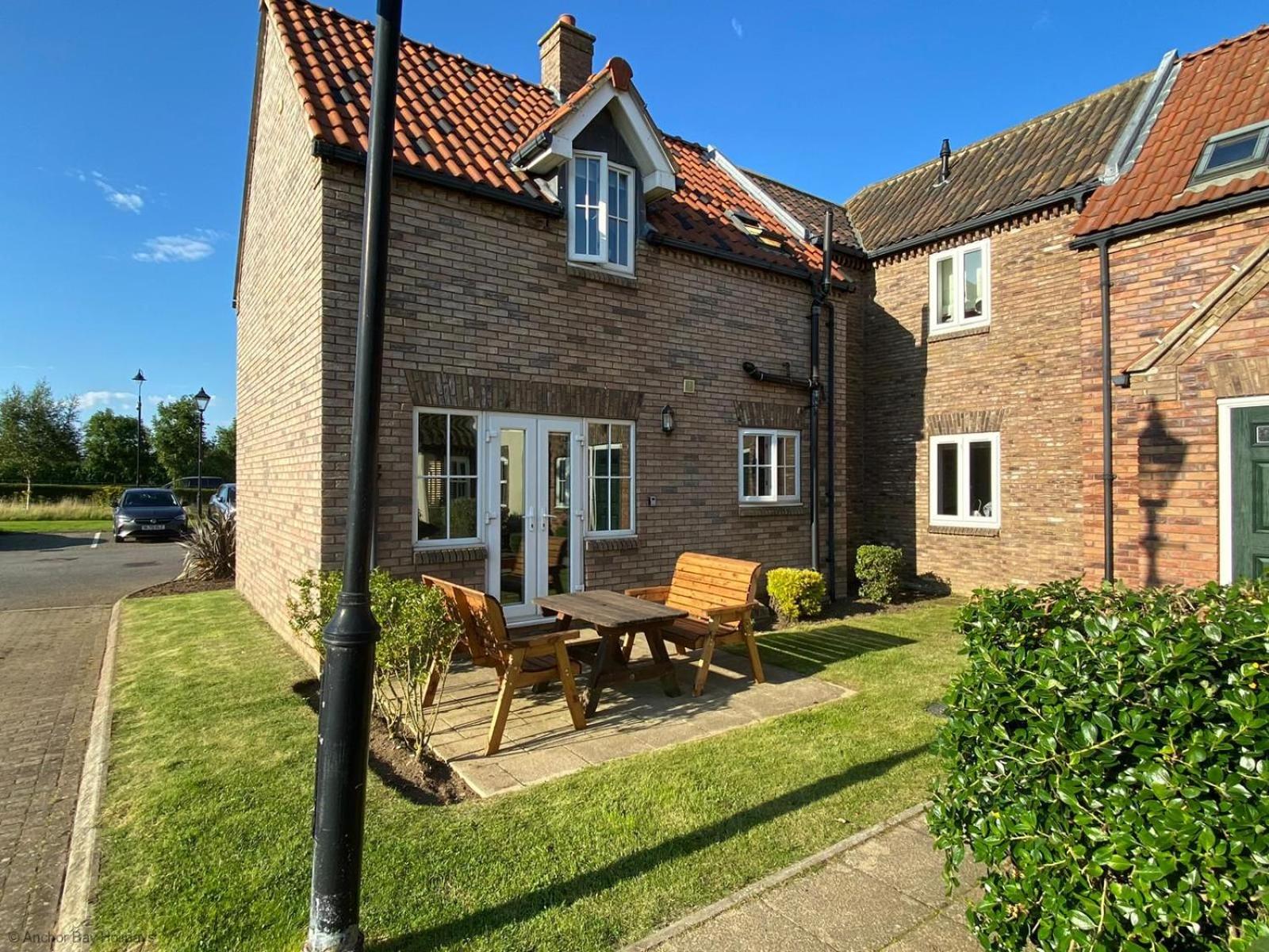 Bay Dream - Part of the The Bay Filey Holiday Village with pool, gym and direct beach access, pub, restaurant, tennis and meadows walks