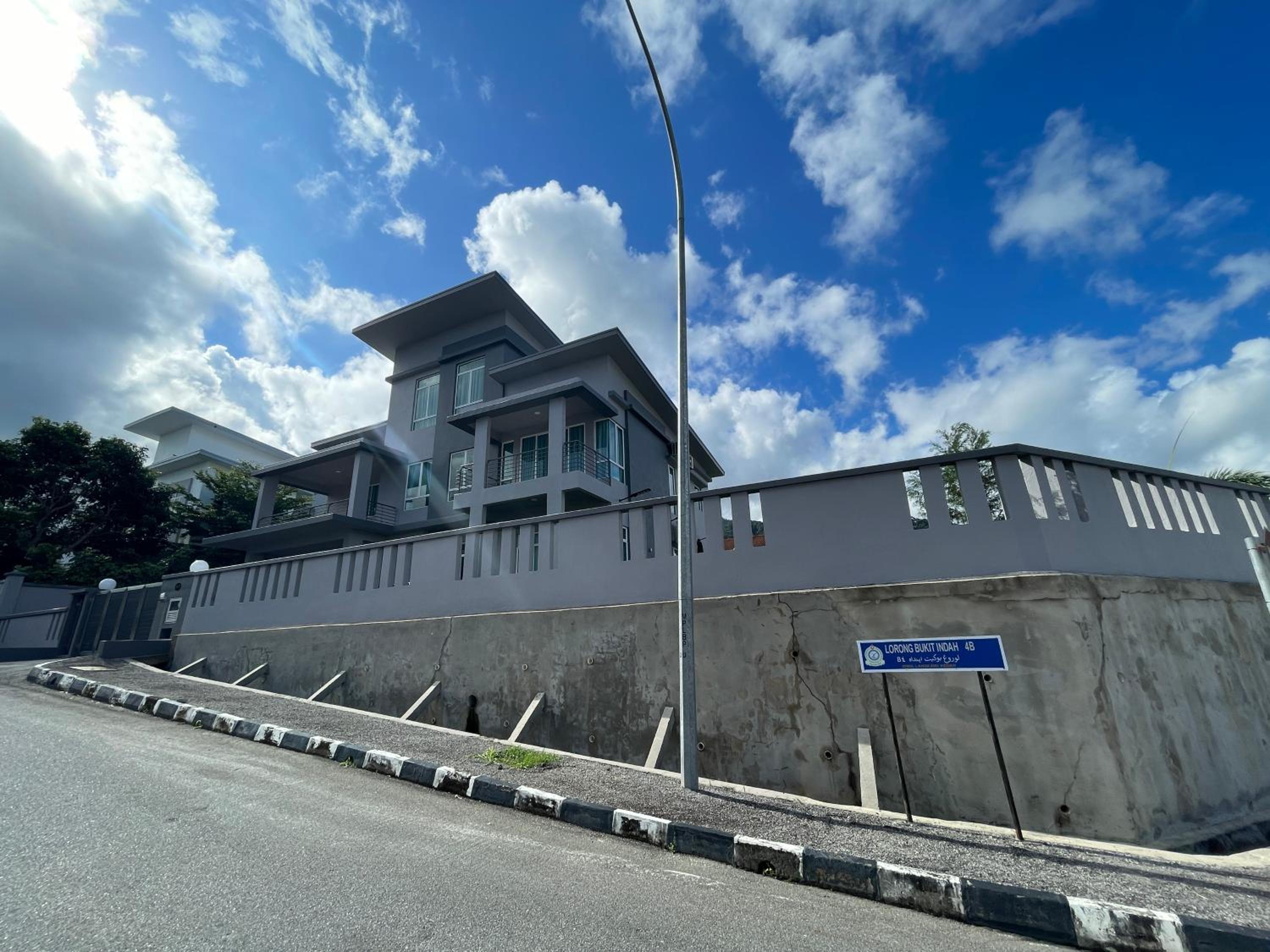 Private Pool Retreat, Langkawi Villa w/ Karaoke by Zervin photo 6