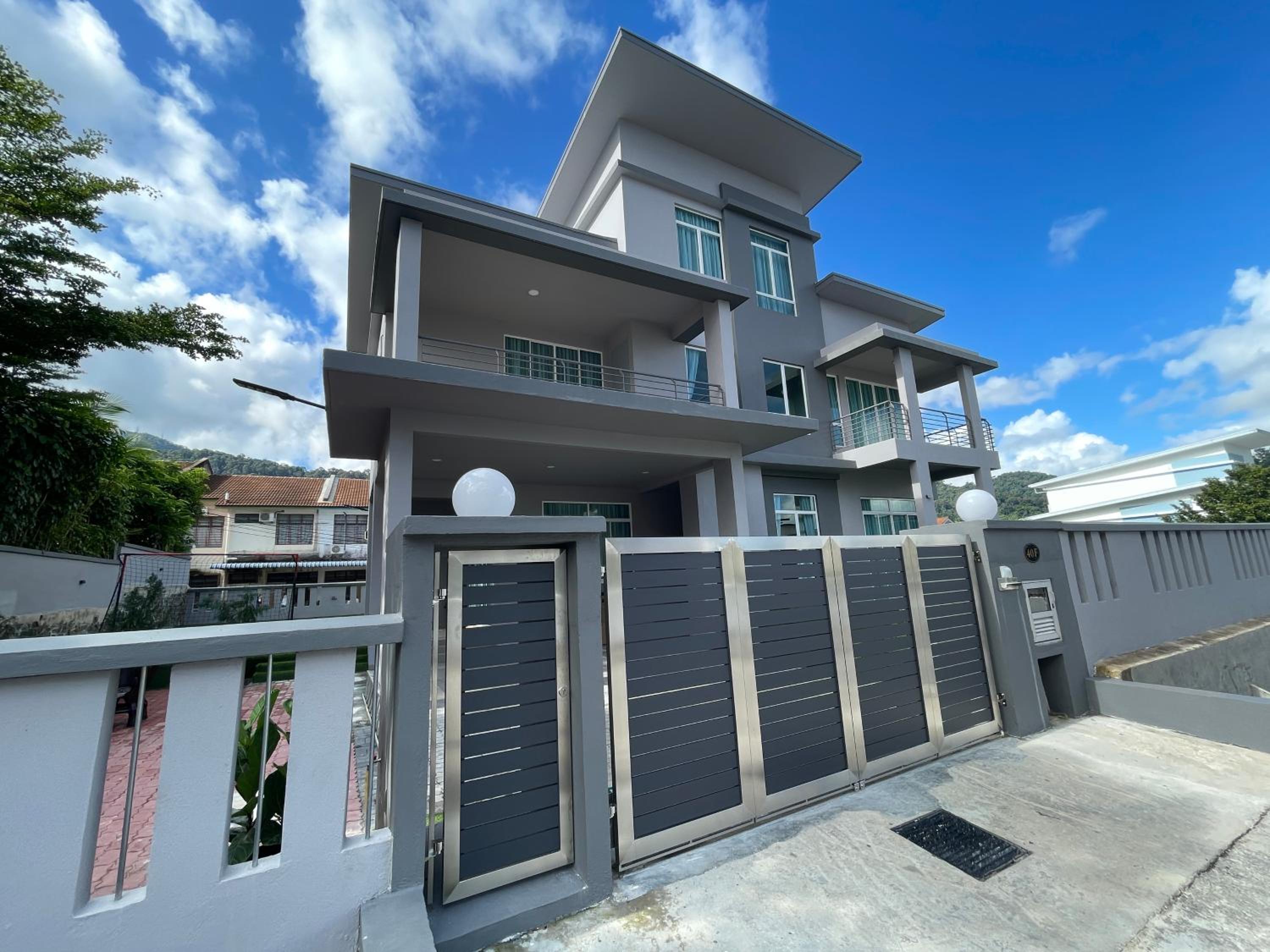 Private Pool Retreat, Langkawi Villa w/ Karaoke by Zervin photo 5
