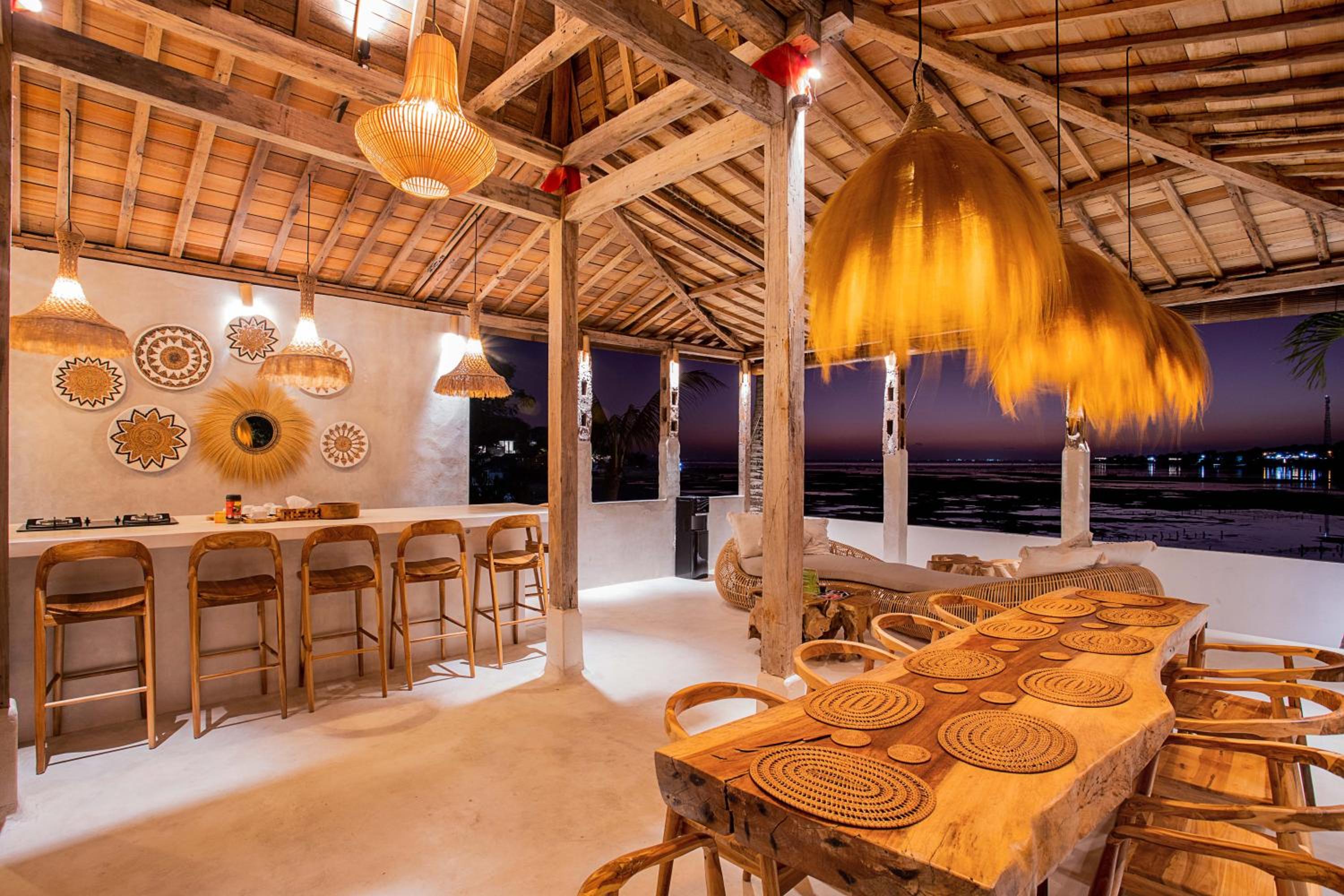 Sunset House Ceningan, 10 person beachview private villa view 3