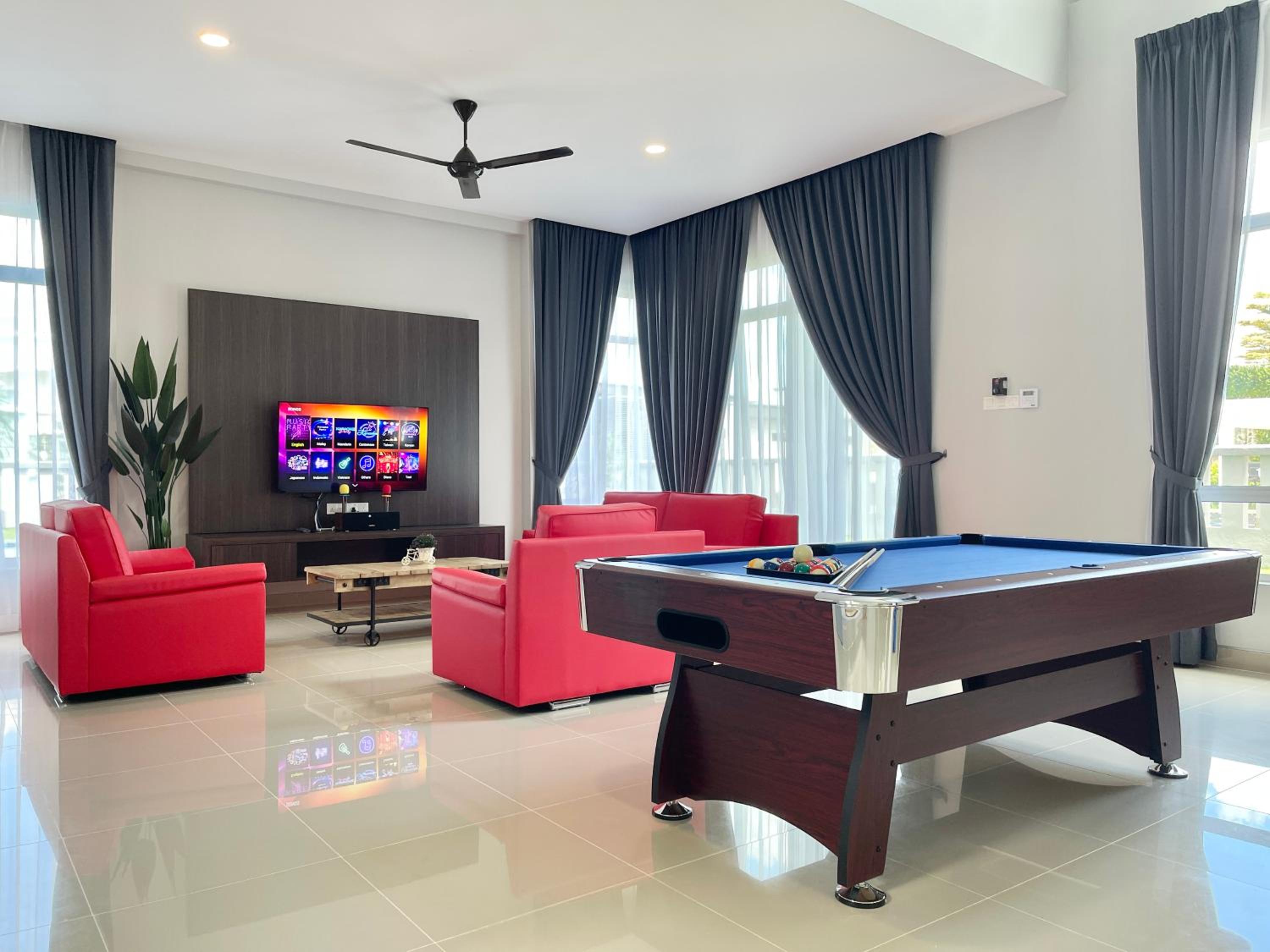 Private Pool Retreat, Langkawi Villa w/ Karaoke by Zervin photo 2