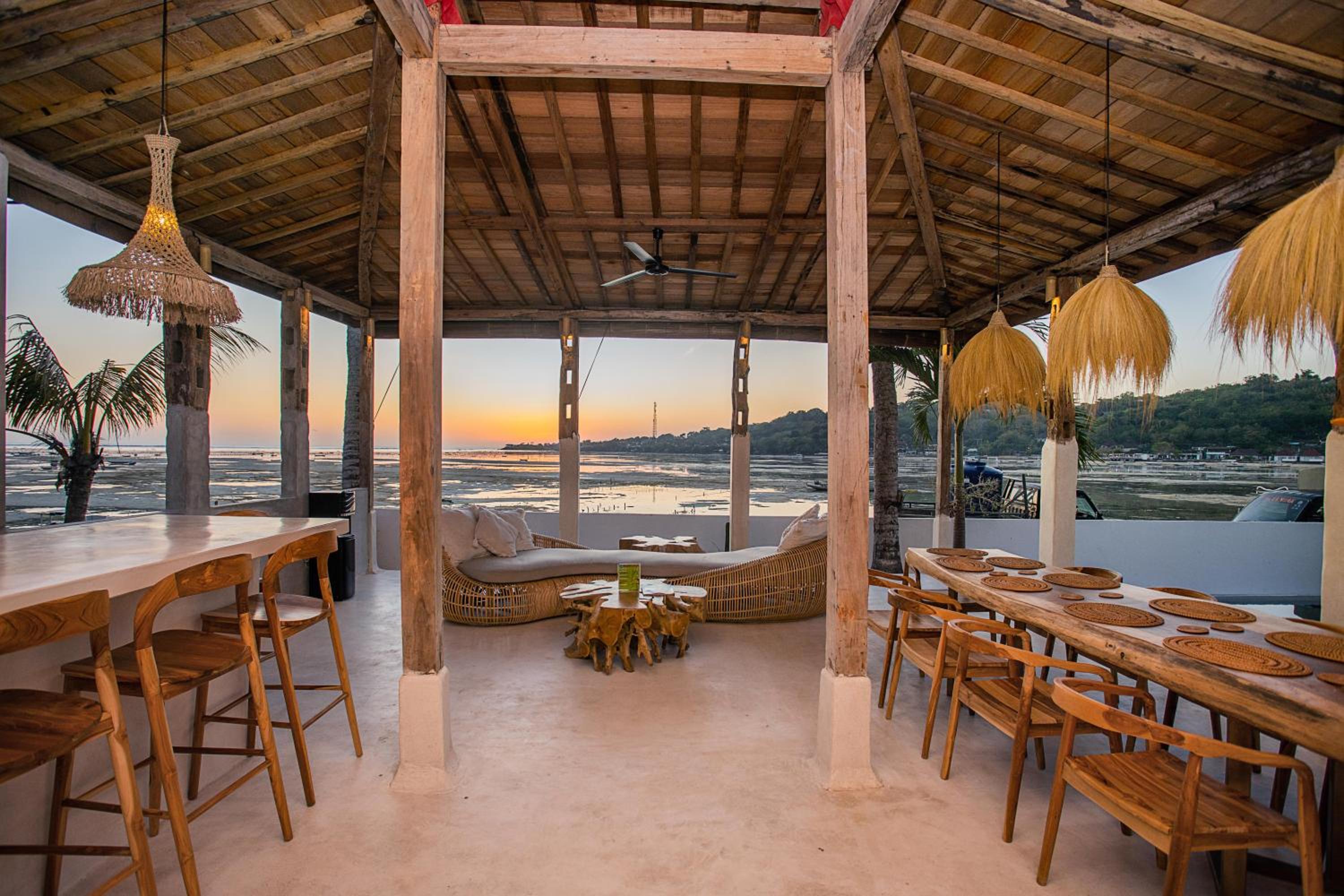 Sunset House Ceningan, 10 person beachview private villa view 5