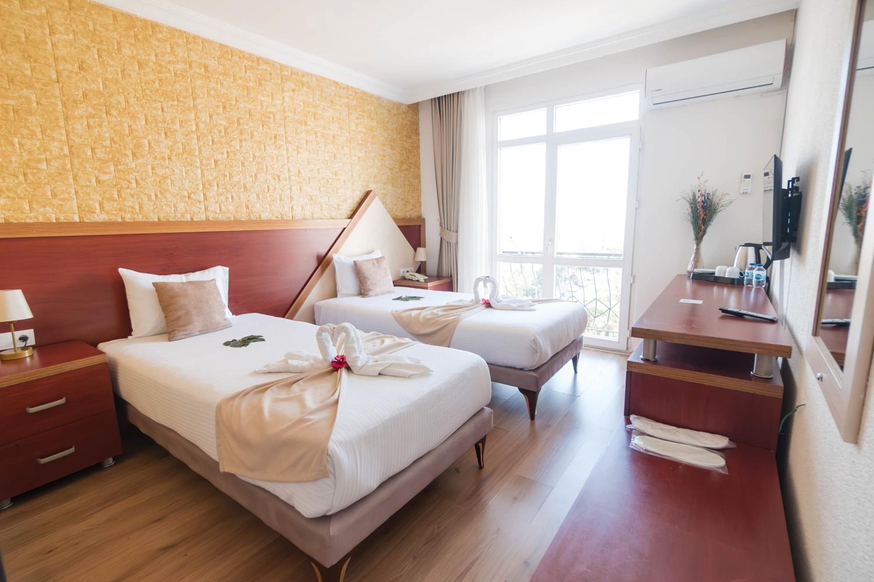 Far Life Hotel - Image 43