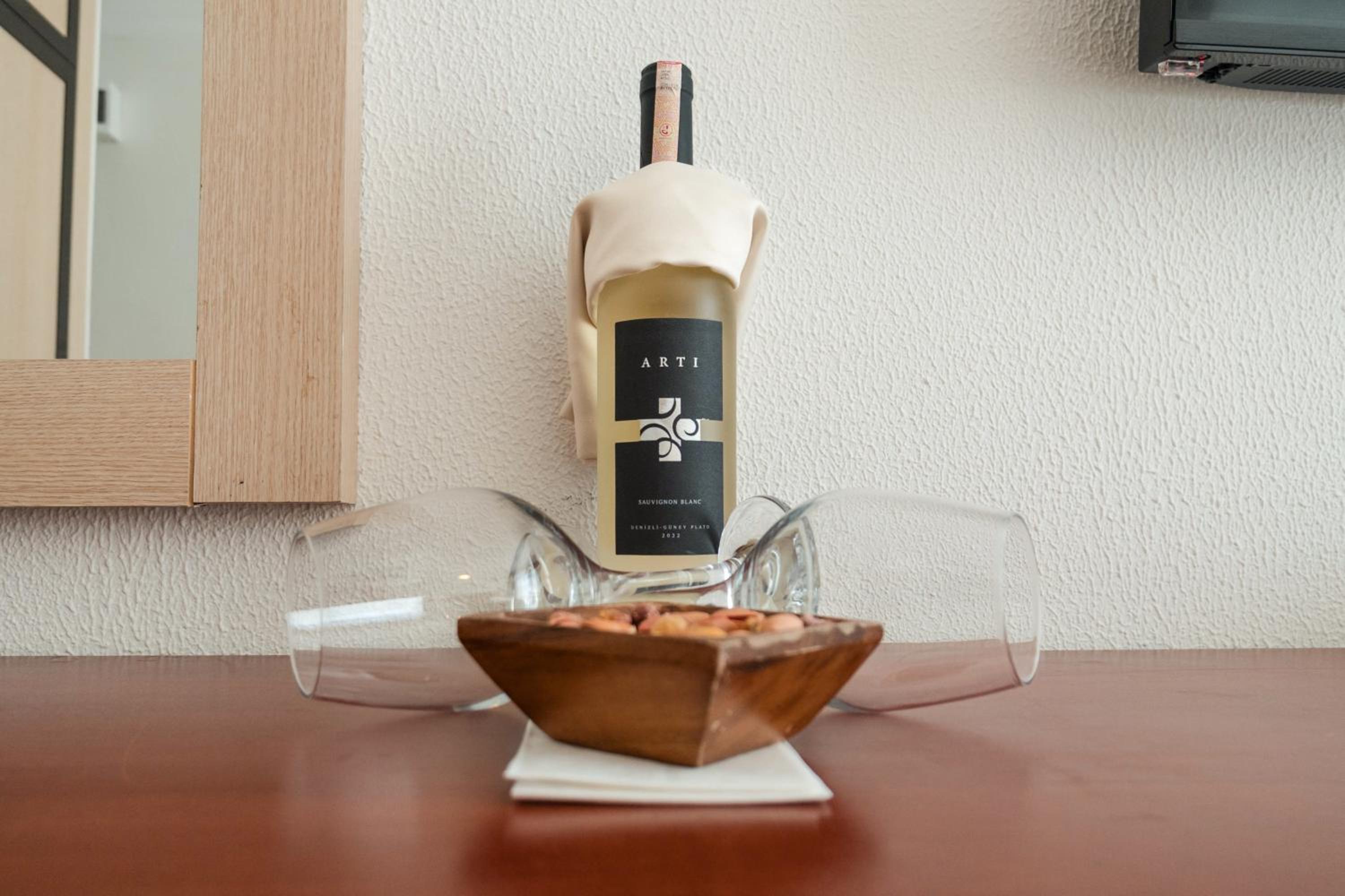 Far Life Hotel - Image 96