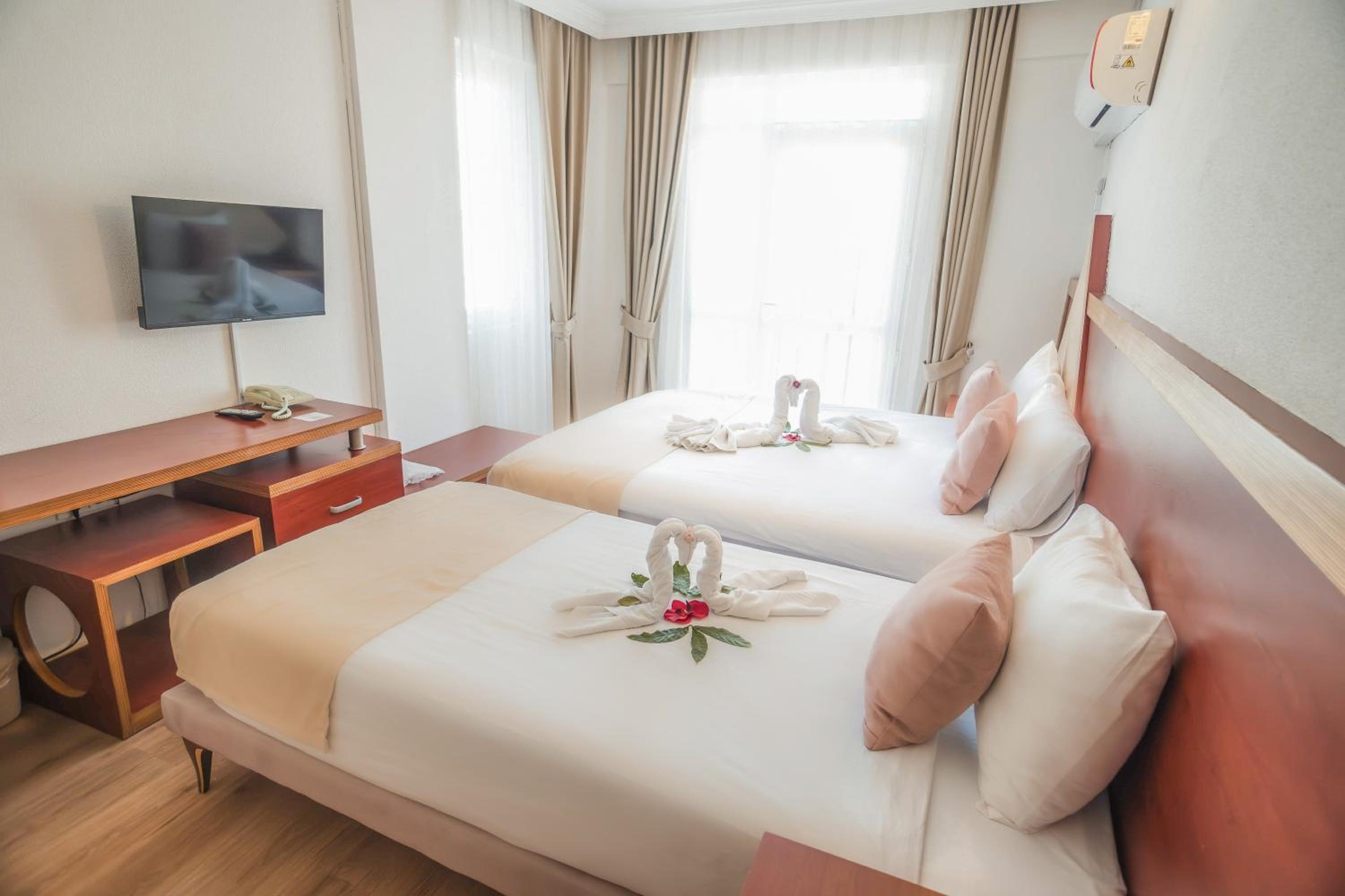 Far Life Hotel - Image 101