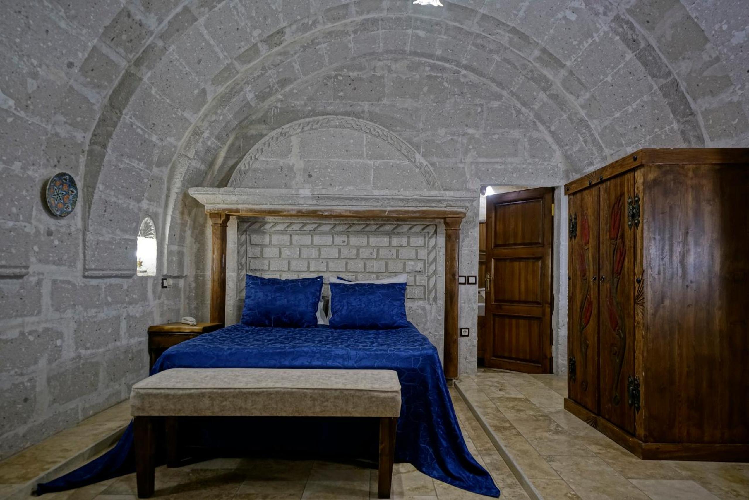 Holiday Cave Hotel - Image 88
