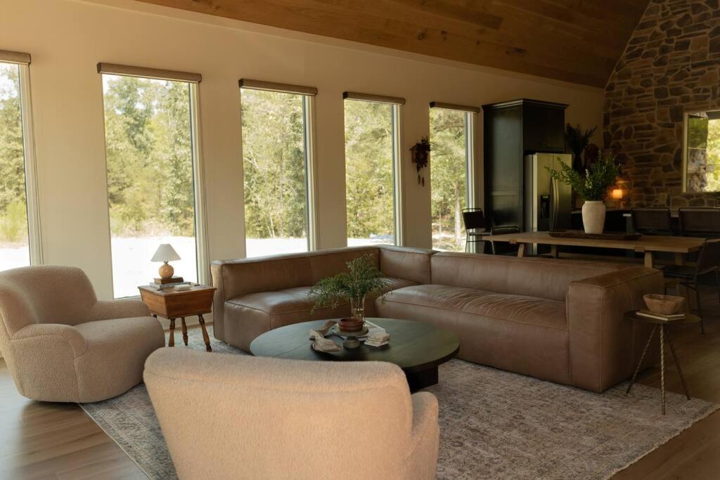 NEW Creek Side, Luxury Cabin – Willow Creek view 3