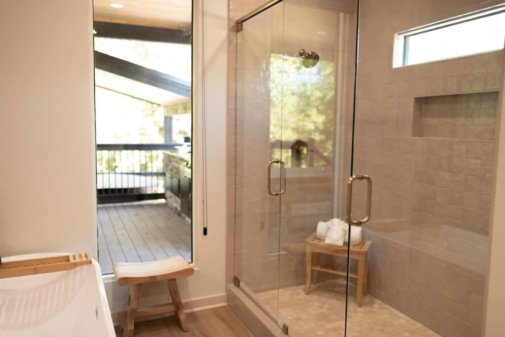 NEW Creek Side, Luxury Cabin – Willow Creek view 4
