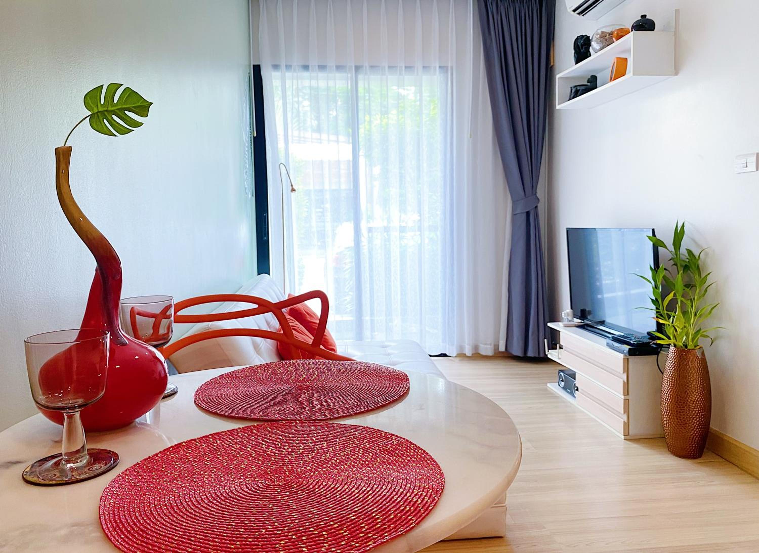 Wow 2 Br Apt Seaview, Pool, Gym, walk to beautiful Nai Yang Beach view 4