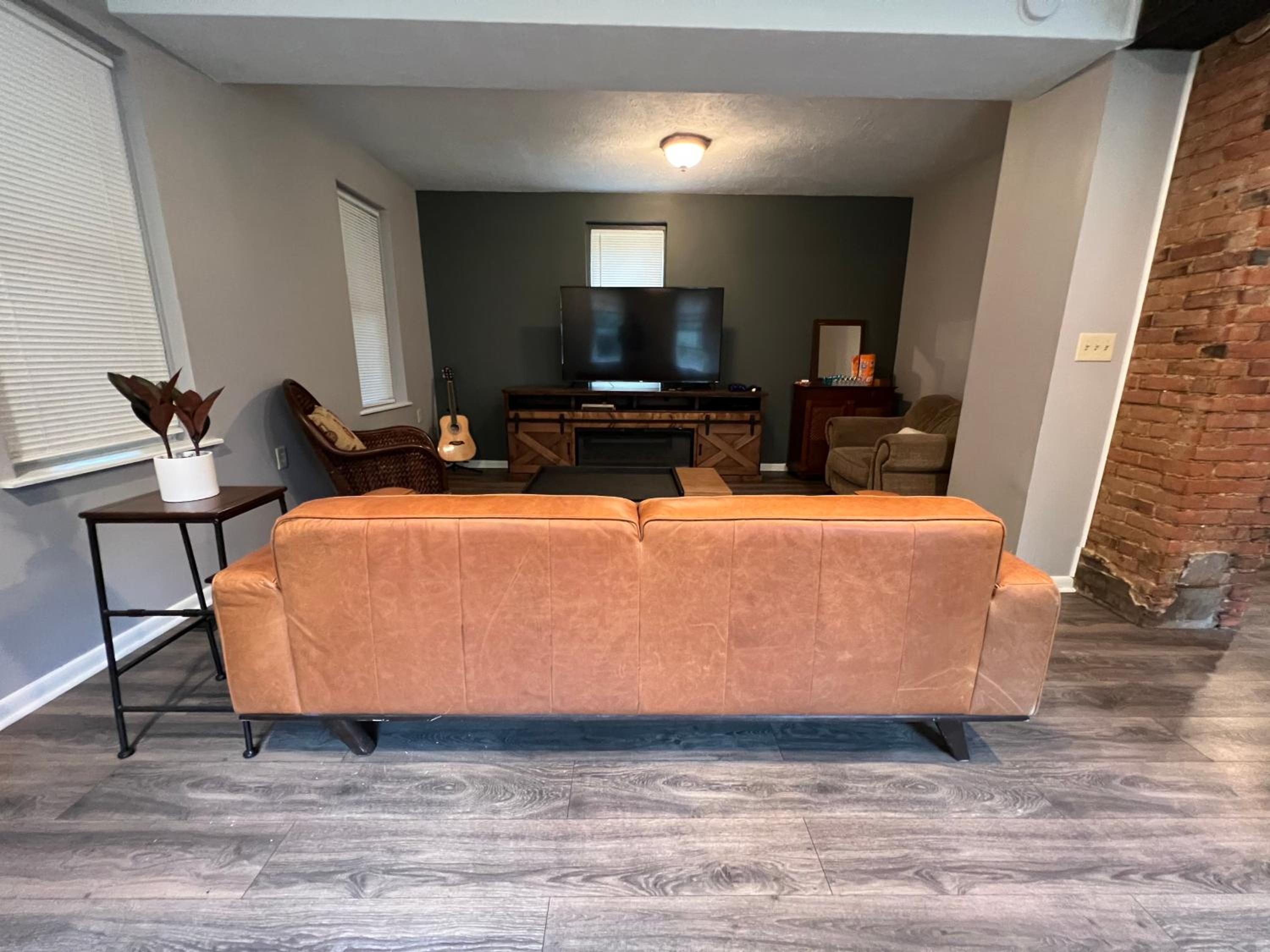 Cleveland Vacations - Stylish Pet Friendly 3 Bedroom House - Property Image 23