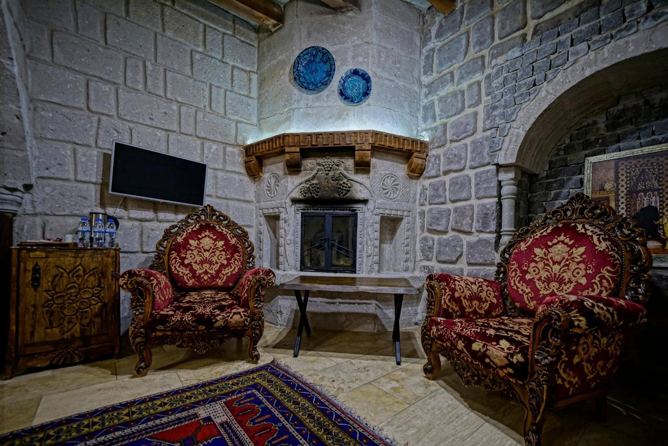Holiday Cave Hotel - Image 213
