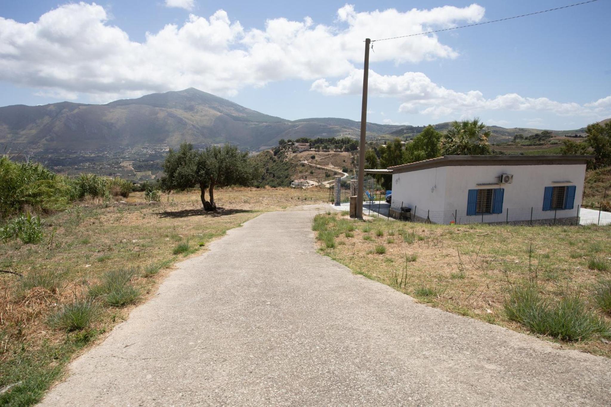 Lovely Sicilian Countryside Home view 5