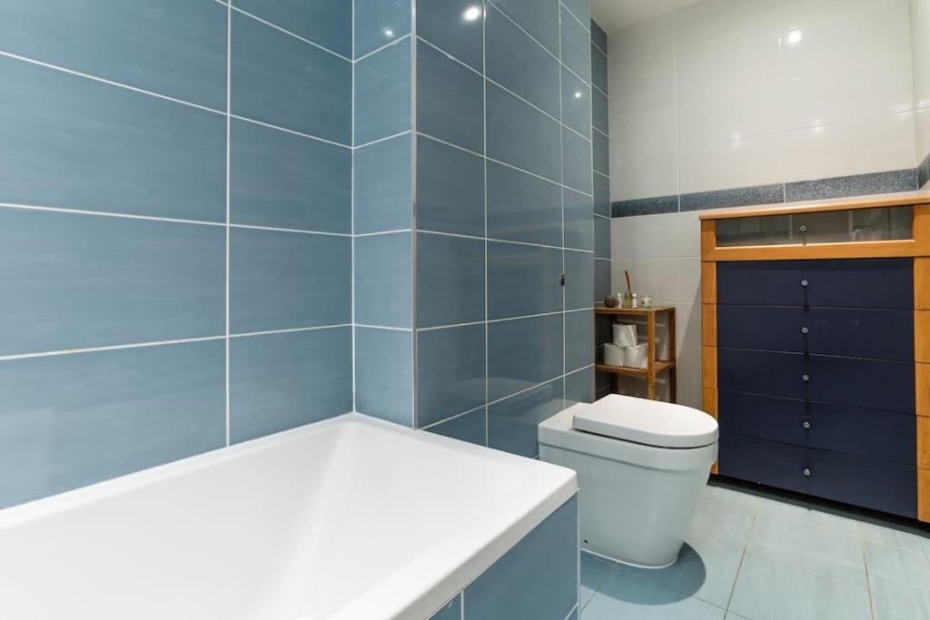 Colourful & Bright 2 Double Bedroom Flat Islington