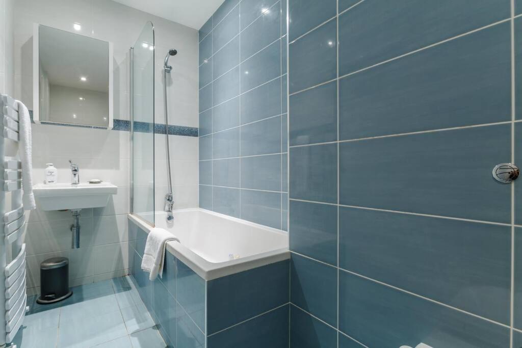 Colourful & Bright 2 Double Bedroom Flat Islington