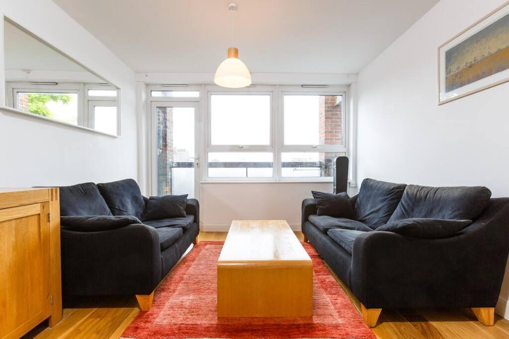 Colourful & Bright 2 Double Bedroom Flat Islington