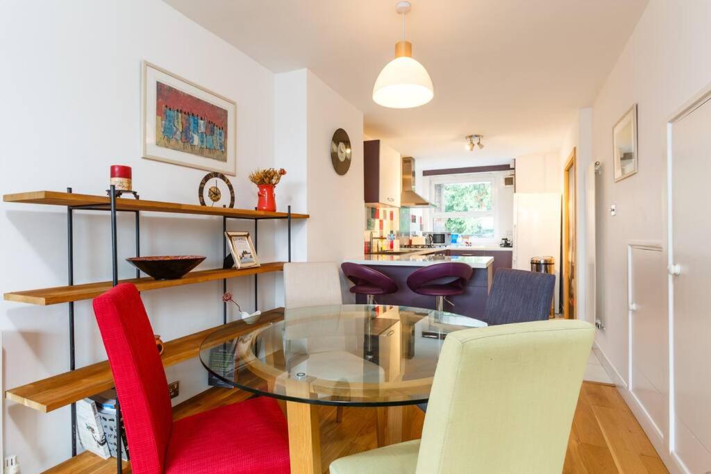 Colourful & Bright 2 Double Bedroom Flat Islington