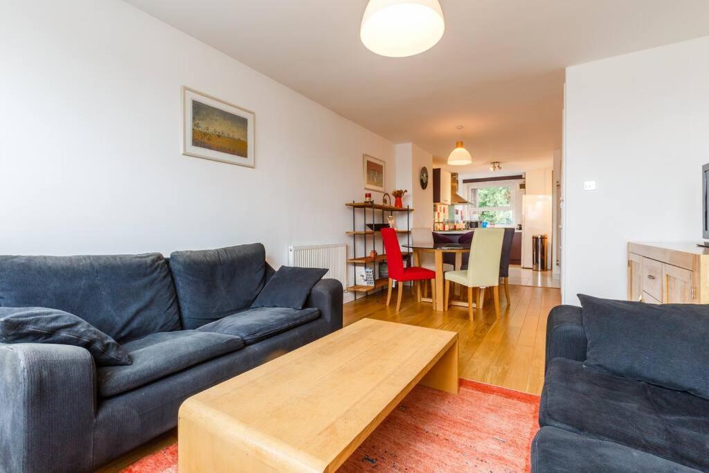 Colourful & Bright 2 Double Bedroom Flat Islington