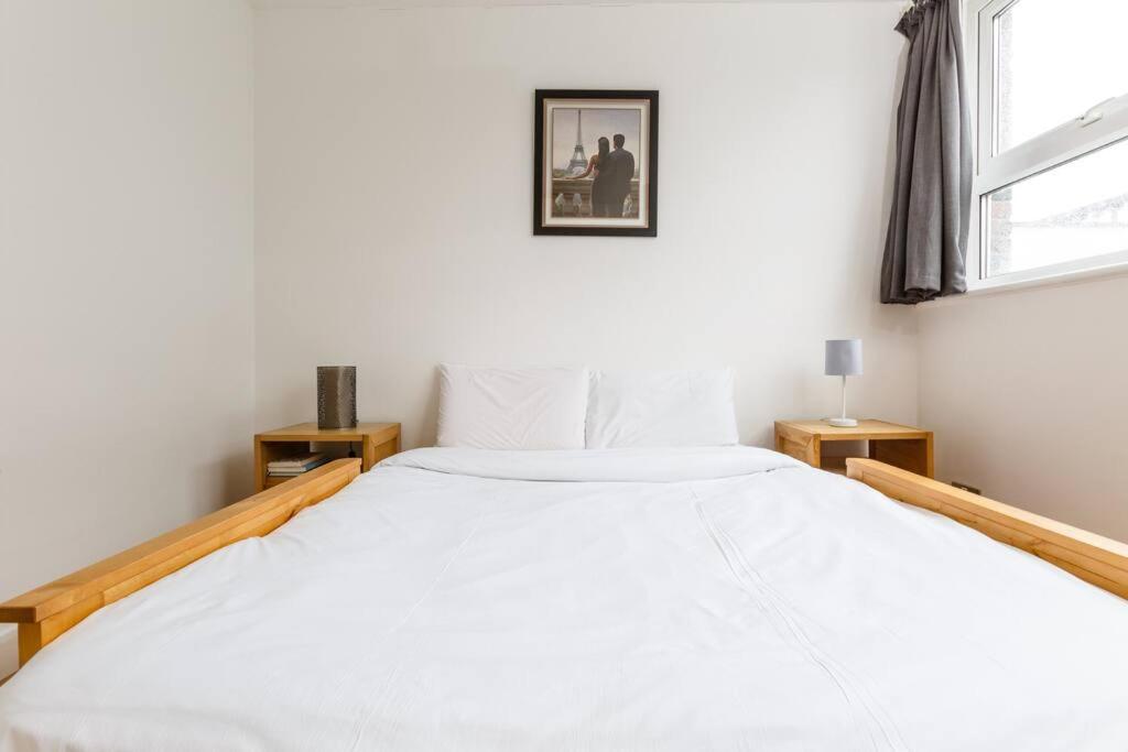Colourful & Bright 2 Double Bedroom Flat Islington