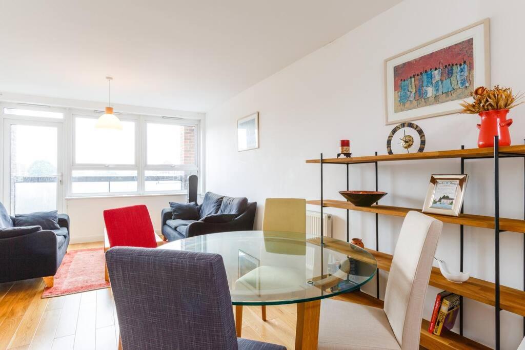 Colourful & Bright 2 Double Bedroom Flat Islington