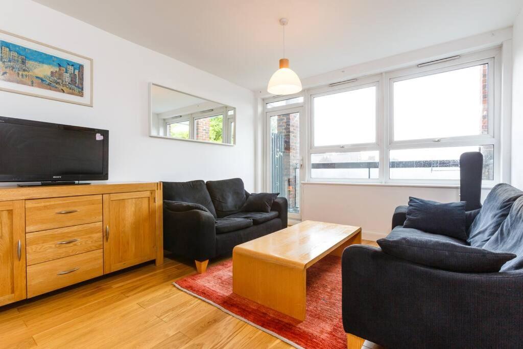 Colourful & Bright 2 Double Bedroom Flat Islington