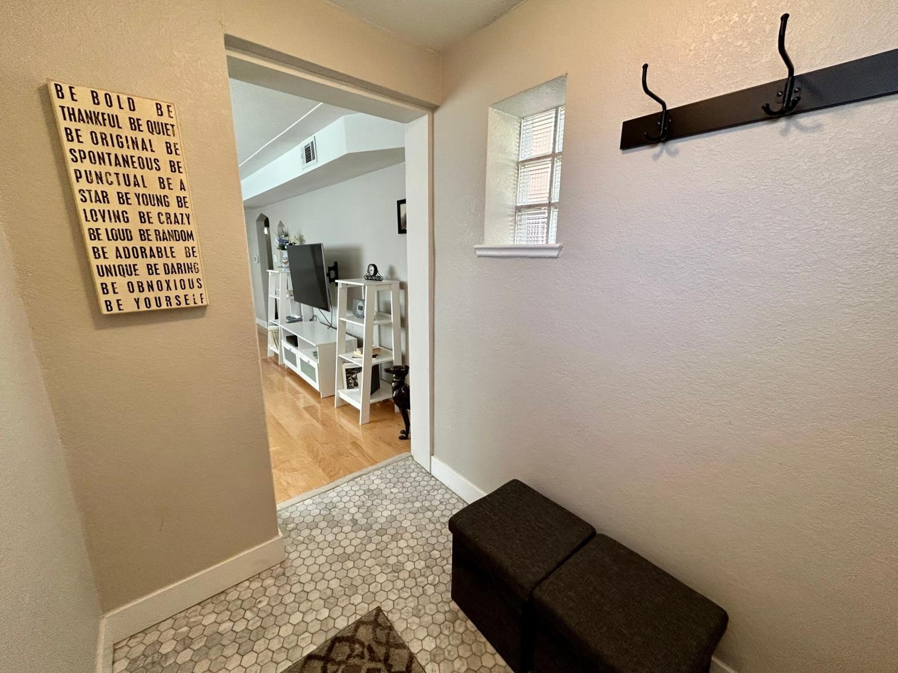 Bright & Comfy 2 bedroom in West Highland, Denver view 2
