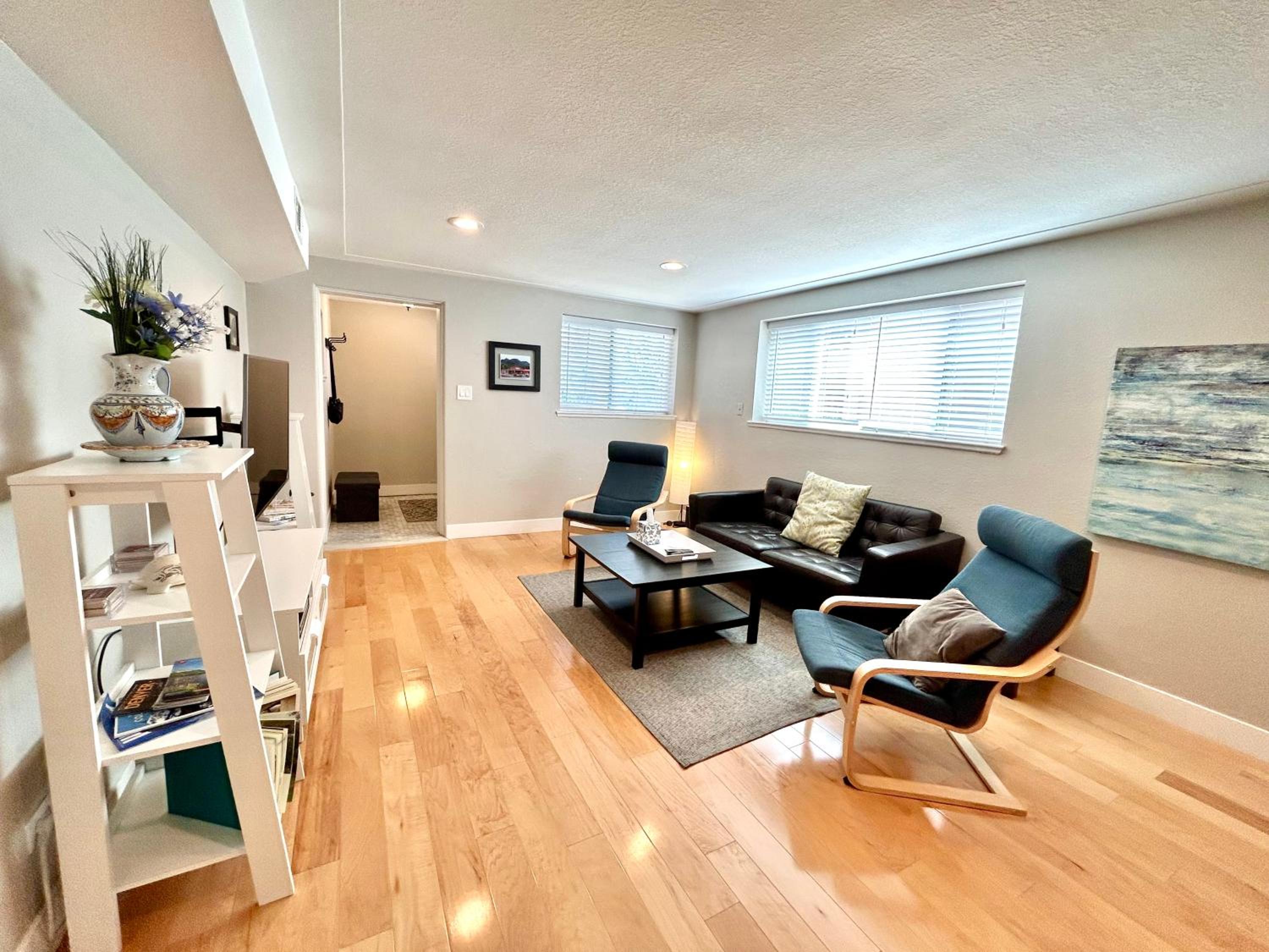 Bright & Comfy 2 bedroom in West Highland, Denver view 3
