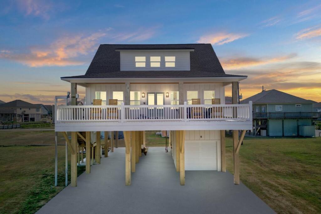 Walk to Beach, King Bed, Golf Cart, Sea the Light