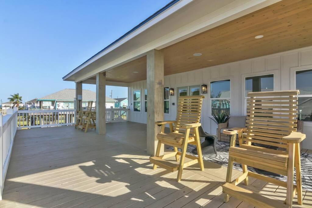 Walk to Beach, King Bed, Golf Cart, Sea the Light