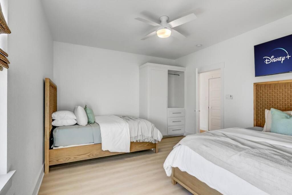 Walk to Beach, King Bed, Golf Cart, Sea the Light