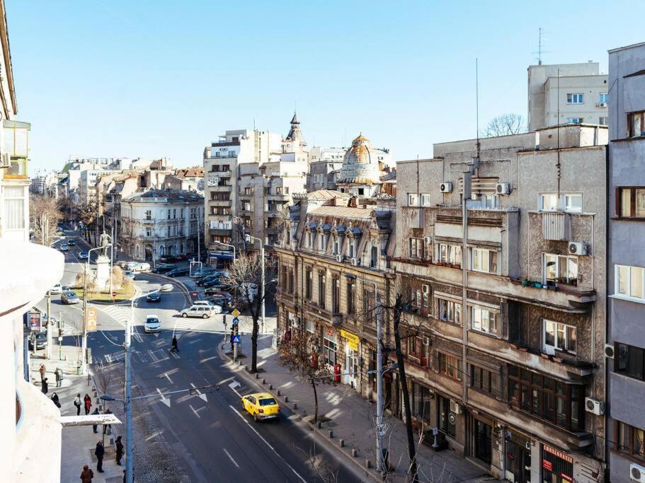 NewStudio & City Center I Balcony I Netflix view 2