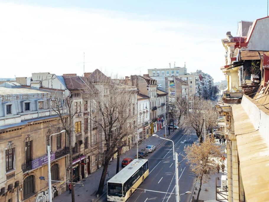 NewStudio & City Center I Balcony I Netflix view 5
