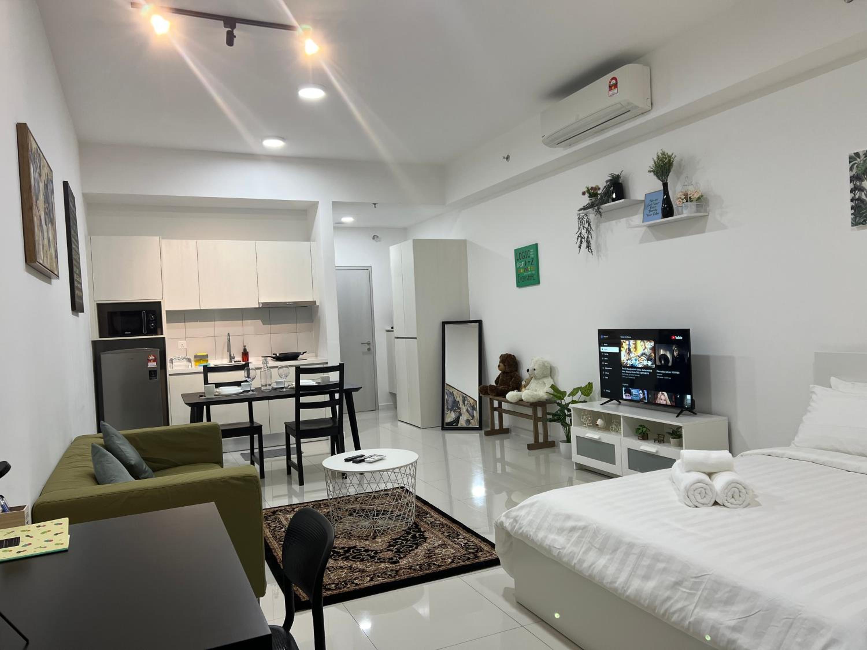 Cozy luxury couple studio apartment chambers kl klcc kl tower view
