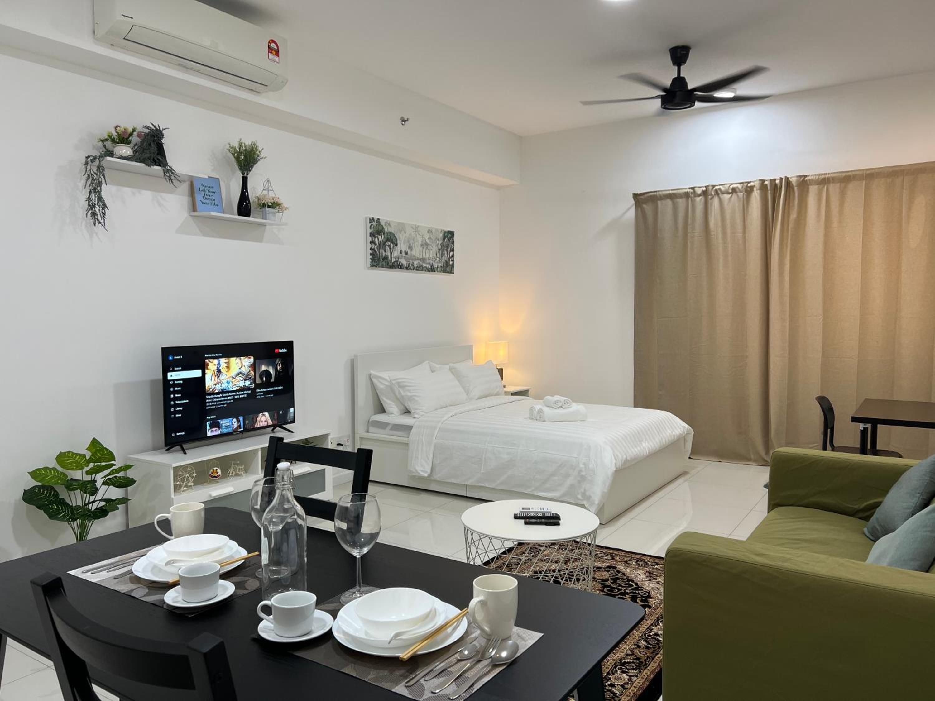 Cozy luxury couple studio apartment chambers kl klcc kl tower view