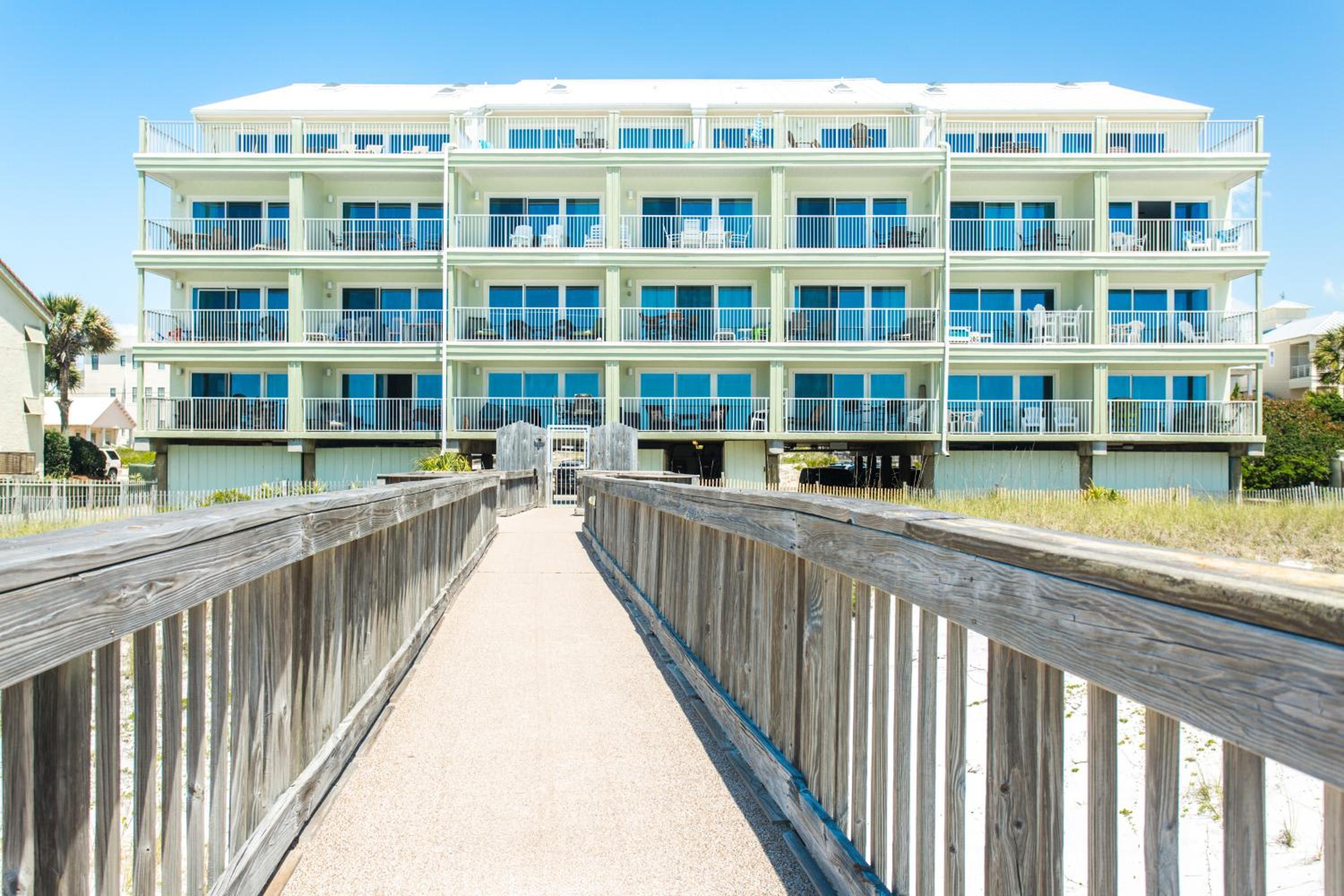 Commodore's Retreat 301 - Third Floor End Unit Beach service included 2 chairs and 1 umbrella March through October view 5