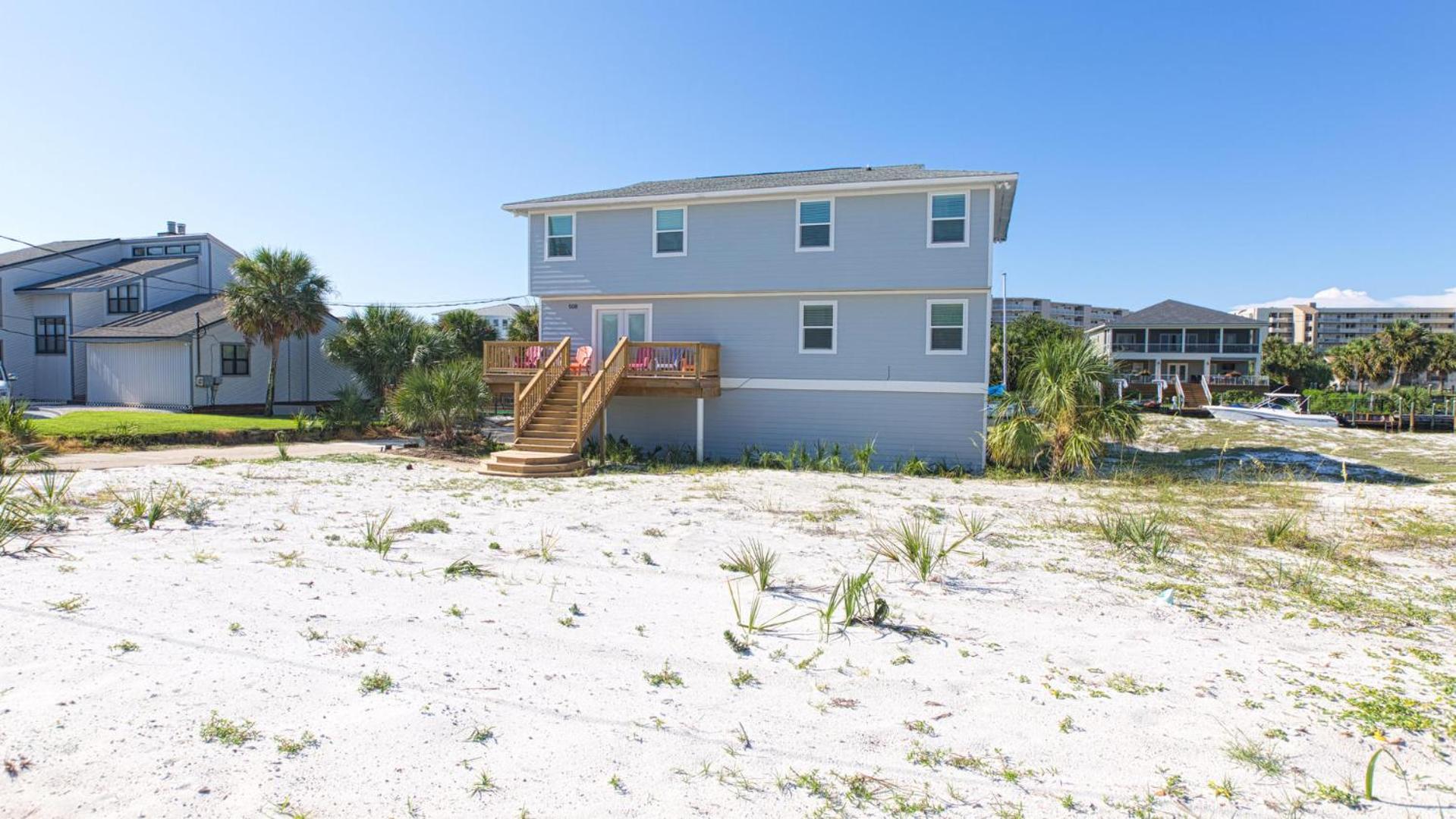 The Back Porch - Is a relaxing 4 bedroom 3 bathroom House on Holiday Isle