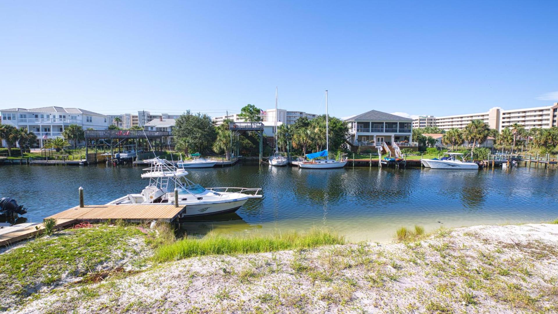 The Back Porch - Is a relaxing 4 bedroom 3 bathroom House on Holiday Isle