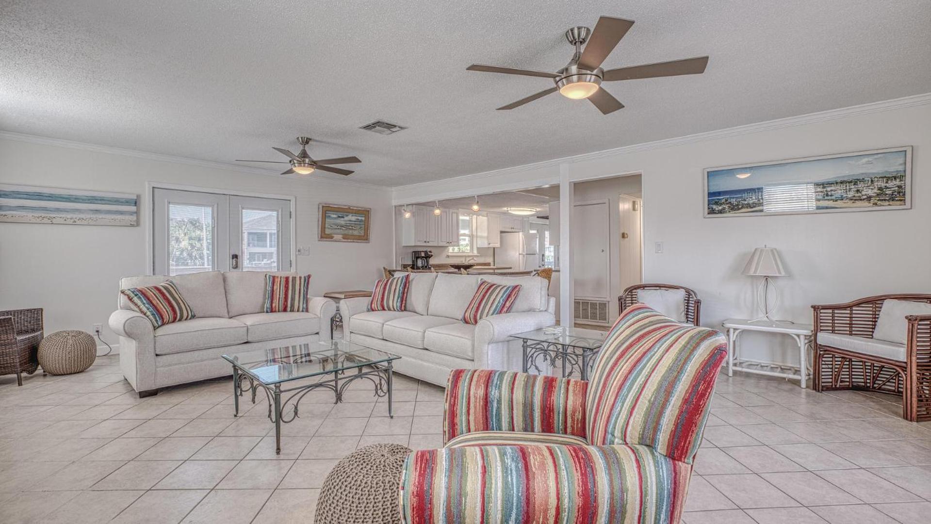 The Back Porch - Is a relaxing 4 bedroom 3 bathroom House on Holiday Isle