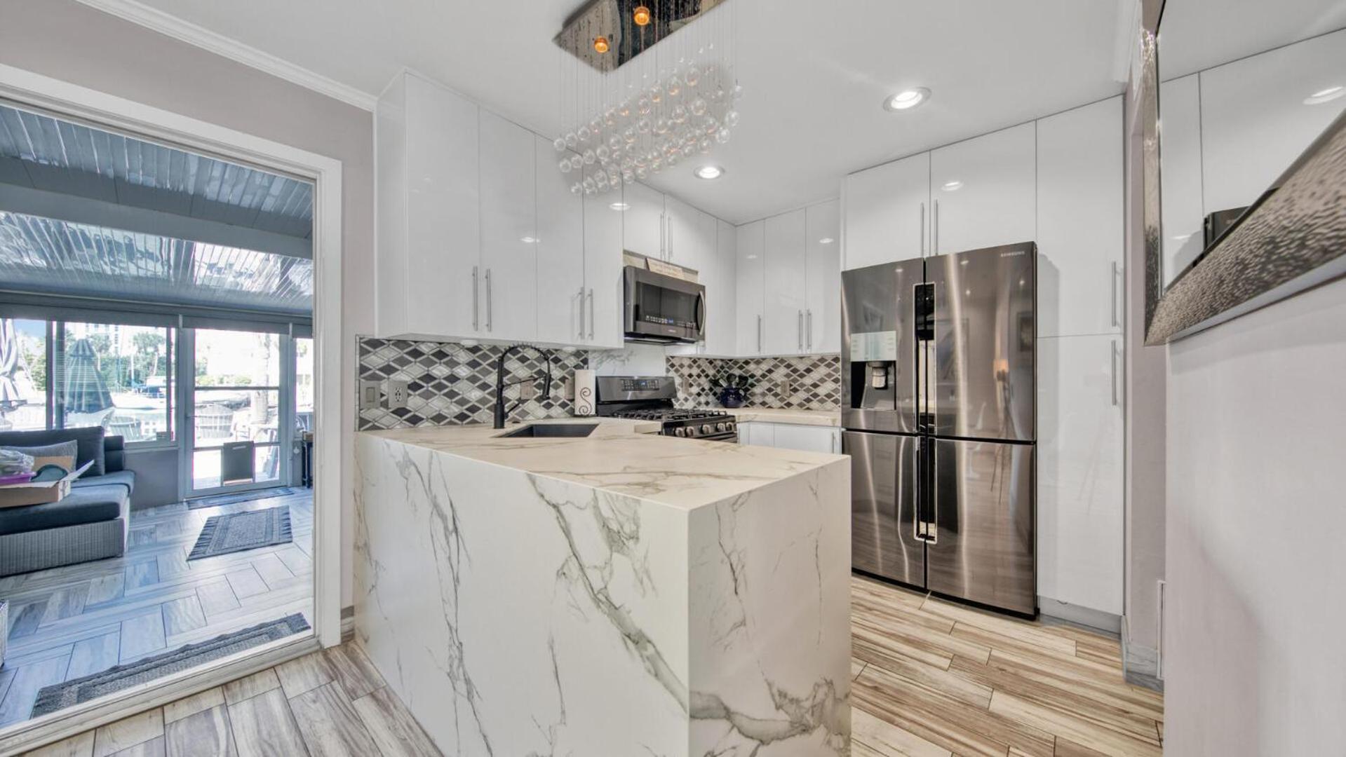 Red Hot Retreat - Updated Holiday Isle Townhome on the Destin Harbor view 3