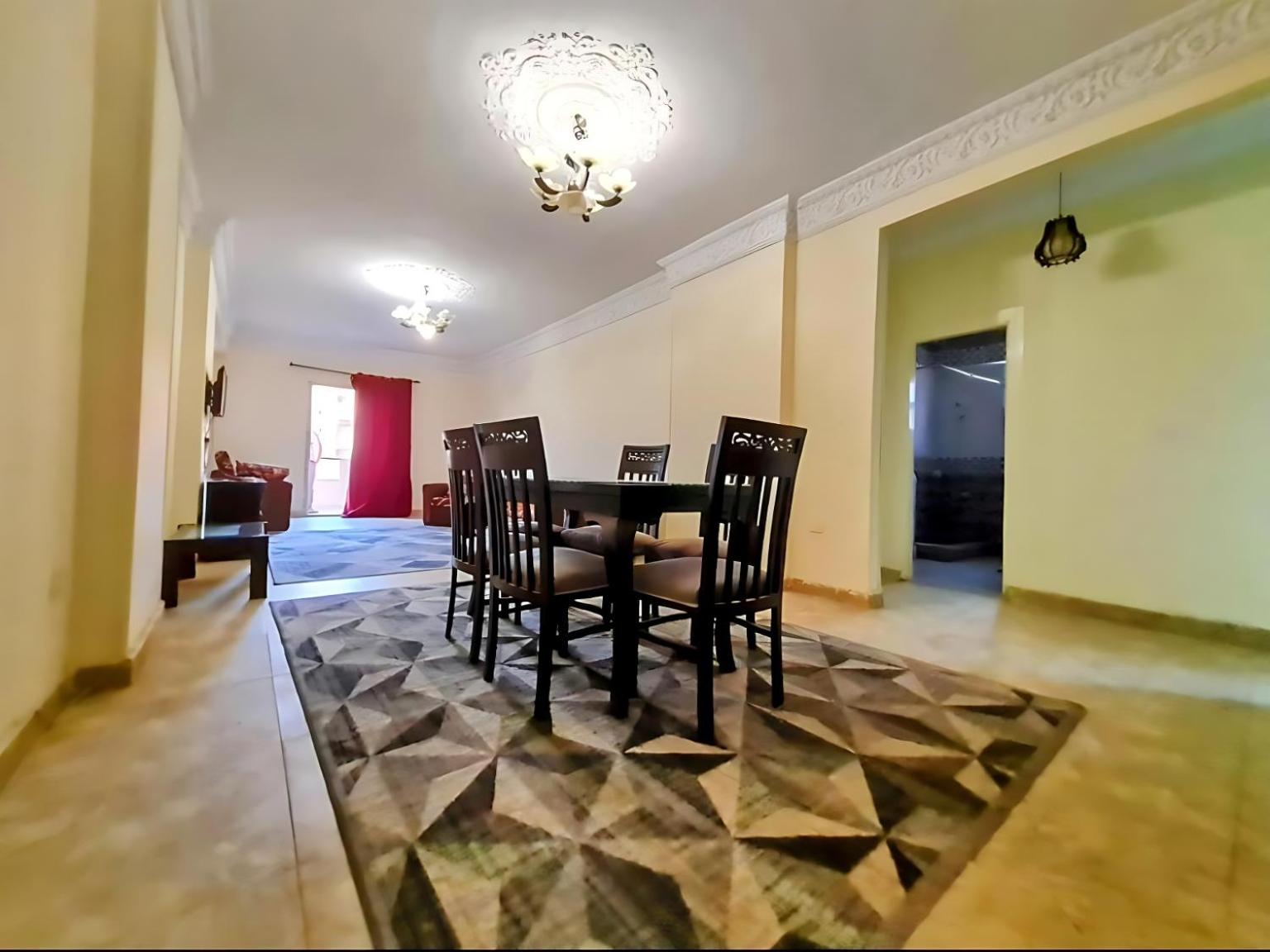 Complex Apts Near AUC And Malls