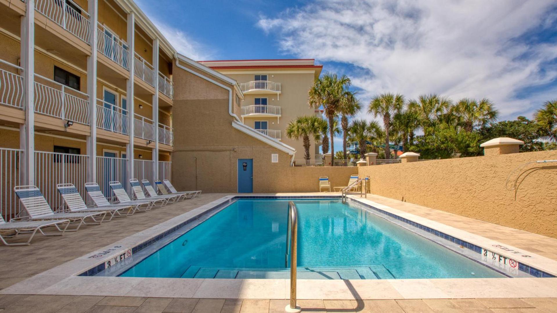 Crystal Villas 6A - Just a few steps and your toes will be in the sand with Beach Service Included view 3